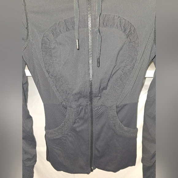 Lululemon Reversible Dance Studio Jacket, Size 6 - Picture 4 of 8